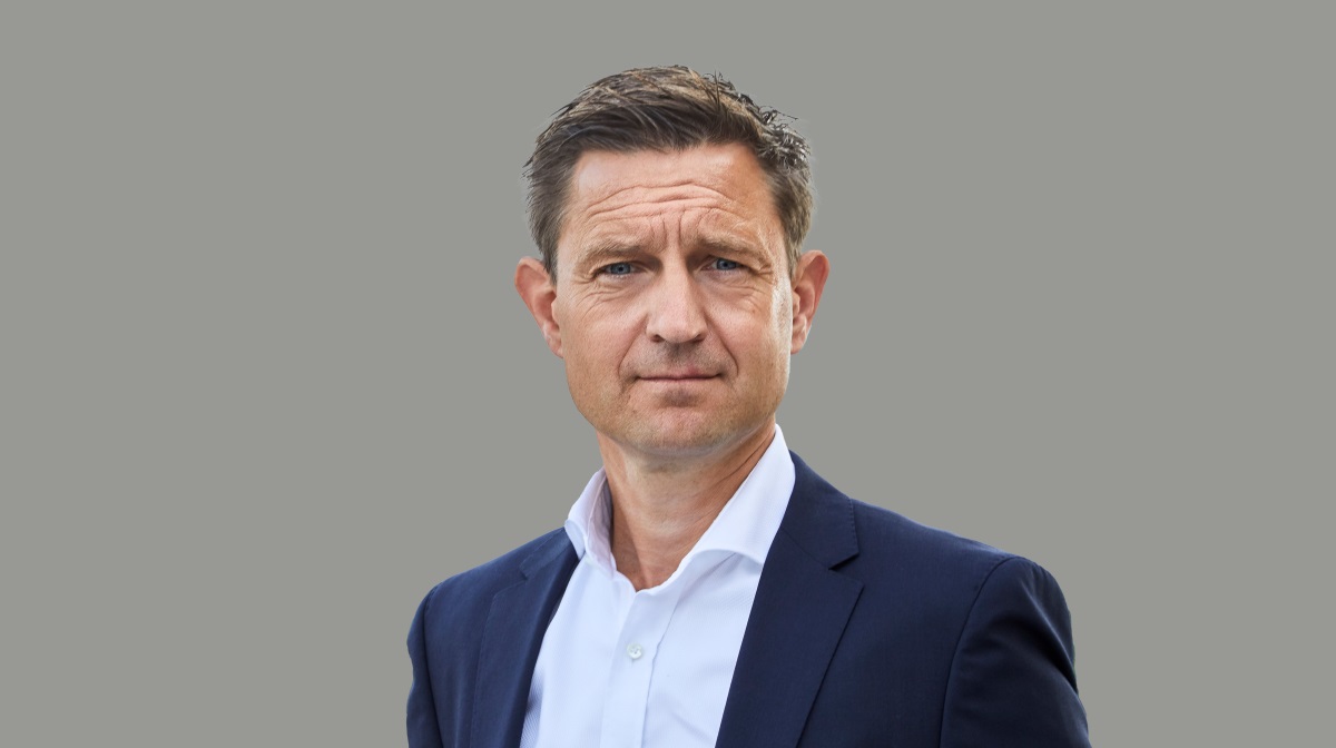 Midt i maj sagde Frilands direktør Søren Tinggaard ja til en stilling som direktør for Danish Crowns ejerservice. Derfor skal Friland have ny direktør og valget af faldet på Svend Schou Borch, der kommer med massiv erfaring fra flere dele af fødevarebranchen.