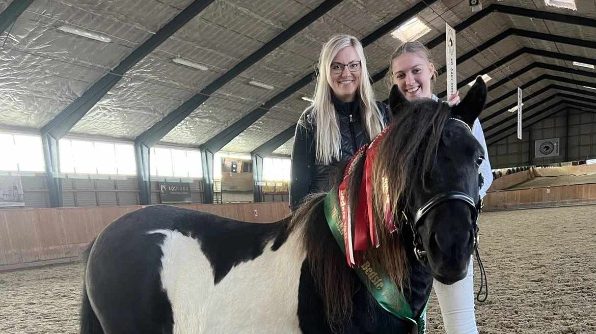 Fynboskuet - Rubinkes Pilou flankeret af Louise Rubinke Rasmussen og Cecilie Kristensen.