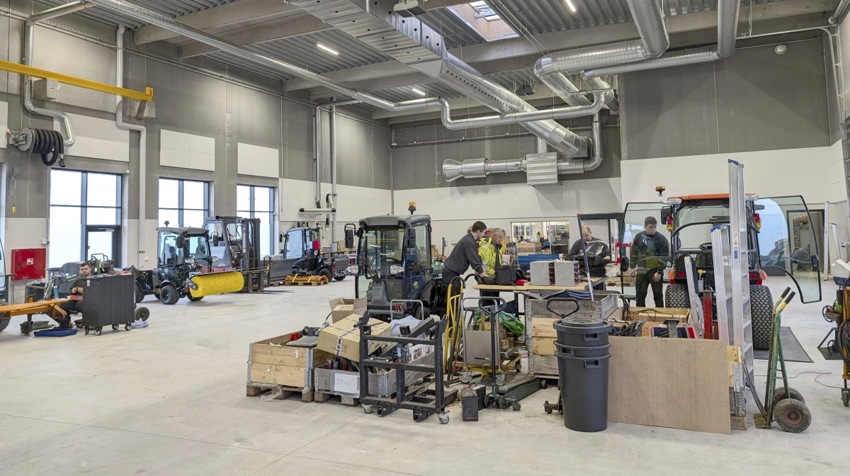 I efteråret 2024 indviede Nellemann Machinery sit nye domicil på den 20.000 kvadratmeter-store grund ud til motorvejen ved Ringsted.