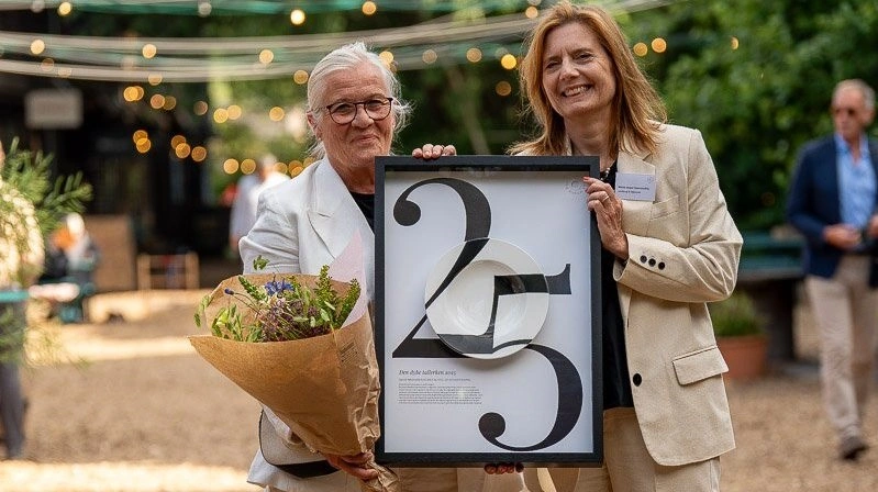 Ulla Trolle og Mette Gammicchia modtager prisen. Foto: Mathilde Thykier/Akademiet Bocuse d'Or Danmark
