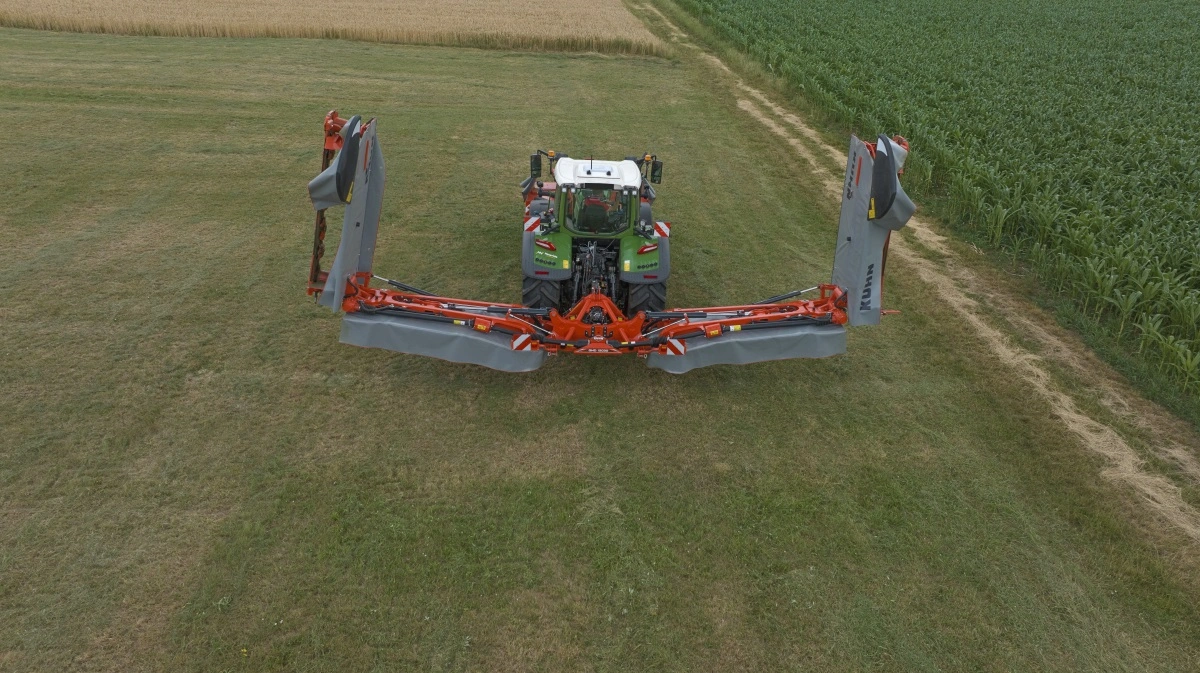 Kuhn GMD 15030 foldes sammen til transportstilling. 