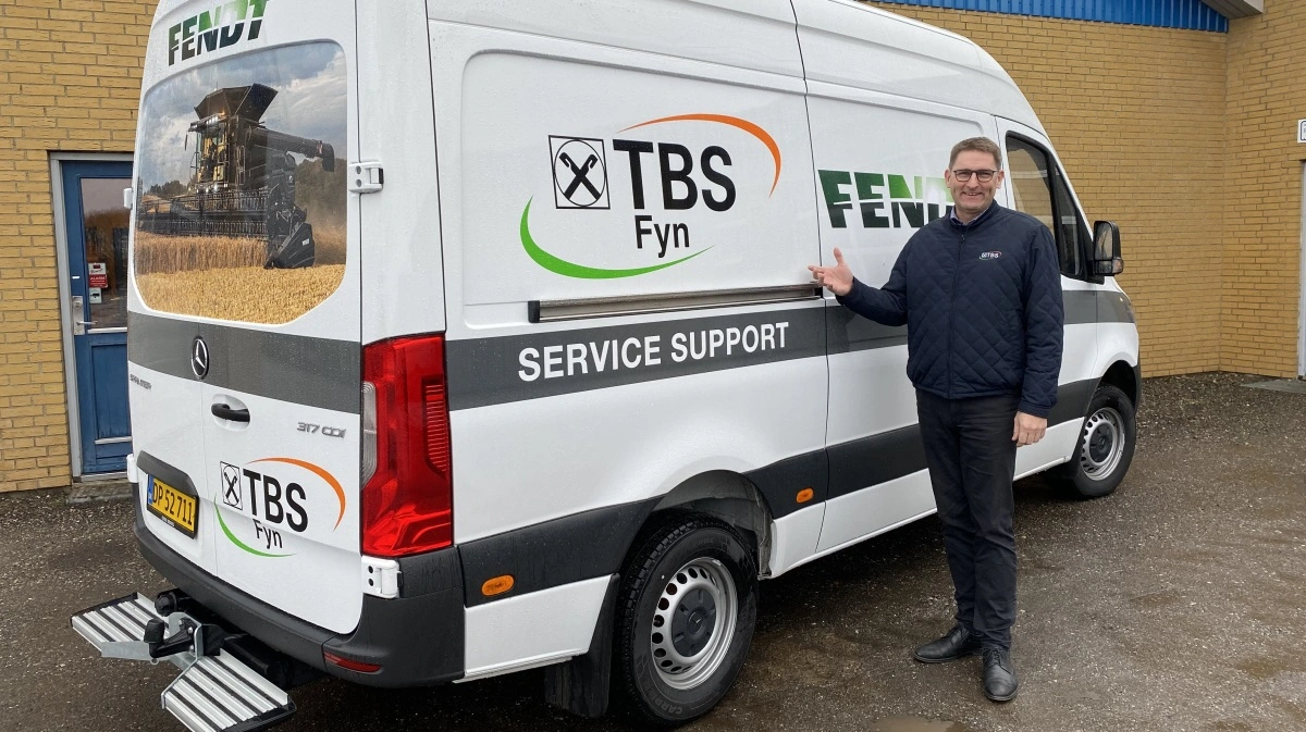 Adm. direktør Jan Garder støtter EuroSkills for at få flere unge til blandt andet at sætte sig til rette i en servicebil efter endt uddannelse. Foto: TBS Maskinpower