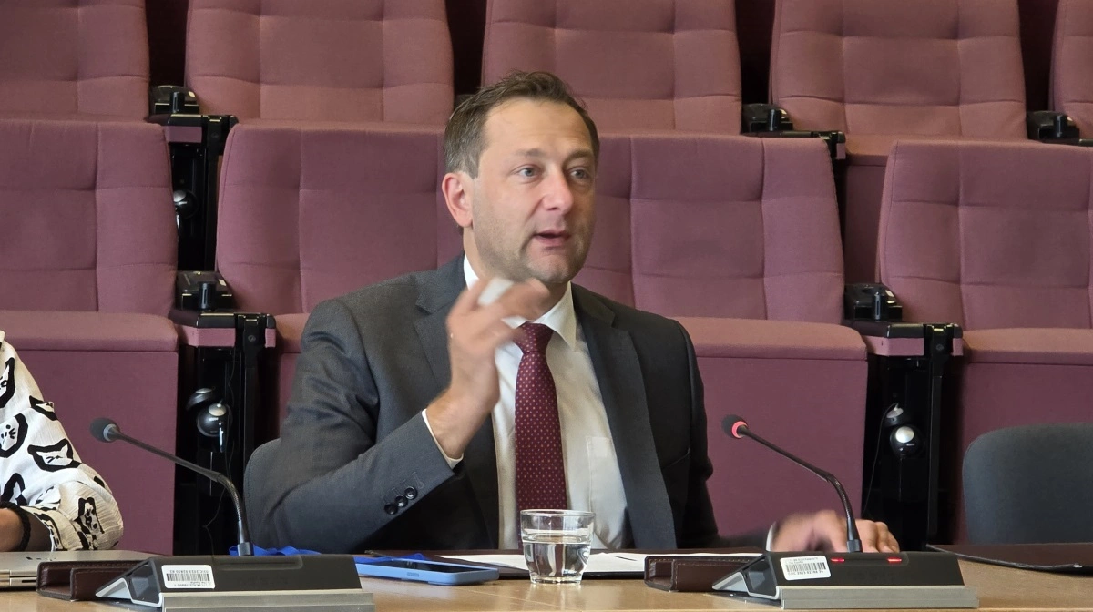 - Med de nye meldinger fra EU’s landbrugskommissær Christophe Hansen (billedet) rejser der sig naturligt en række spørgsmål til den danske regering, skriver formanden for Bæredygtigt Landbrug i indlægget. Arkivfoto