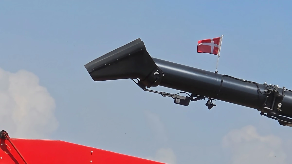 Høst-starten fejres med flag på kornsneglen.