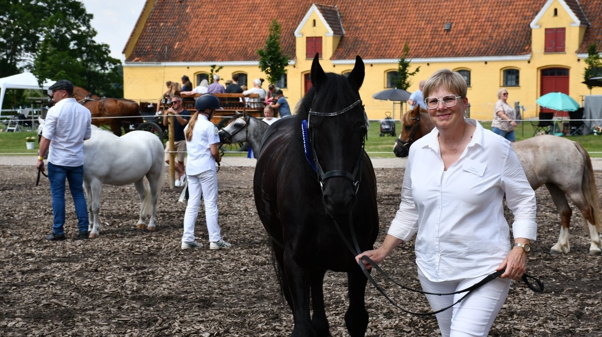 Formand for Brahetrolleborgforeningen, Tina Kirkegaard Eriksen, der her ses med en af hendes egne udstillede heste.