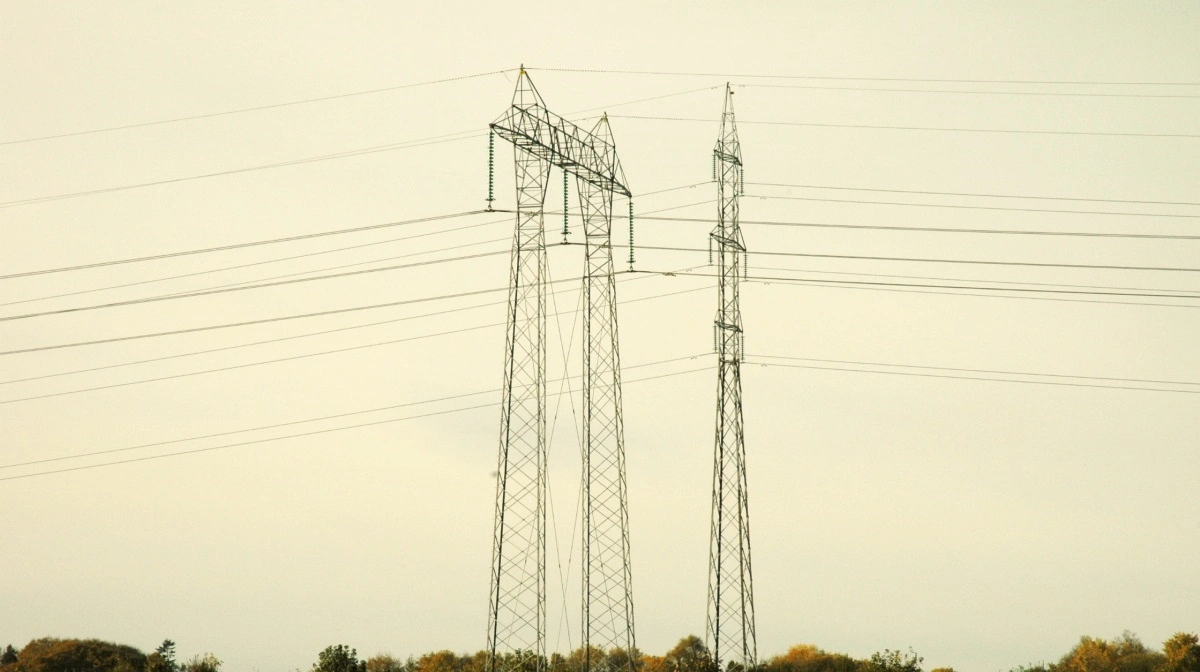 Der bliver færre og færre elmaster med 160 kV højspændingsledninger i Danmark. Energinet er således i gang med at fjerne flere af dem i Jylland, og snart står Sjælland også for tur. Arkivfoto: Carsten Randers