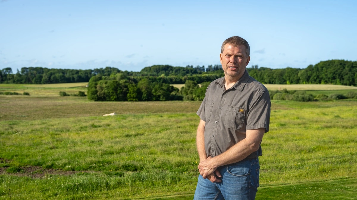 Nils Nielsen er deltidslandmand, ingeniør og lodsejer i den lille by Jerslev. Fotos: Alexander Dornwirth.