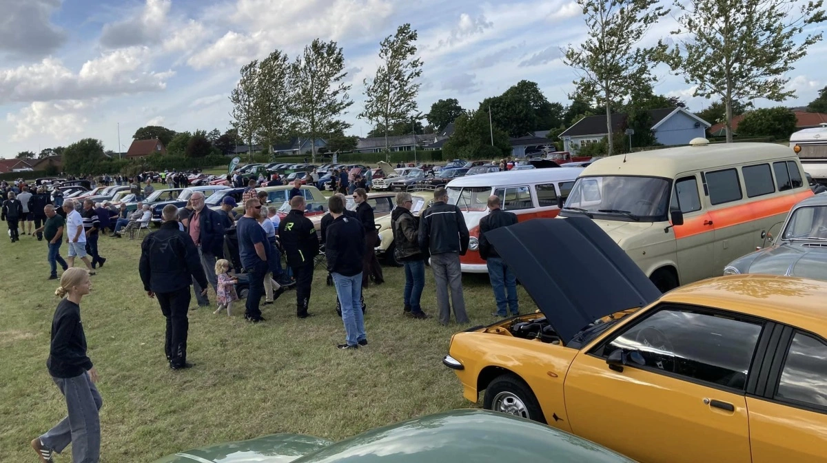 Dyrskuet er kulminationen på en fest i byen, som starter med veteranbiltræf torsdag og traktortræk fredag. Arkivfotos: Aulum Dyrskue