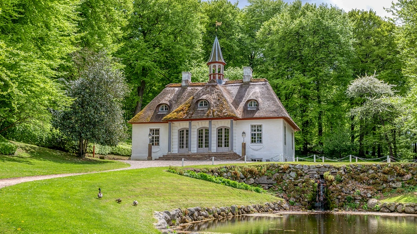 Liselund var en kærlighedsgave fra Antoine de la Calmette til sin hustru, der blev kaldt Lisa, som slottet også blev opkaldet efter. 