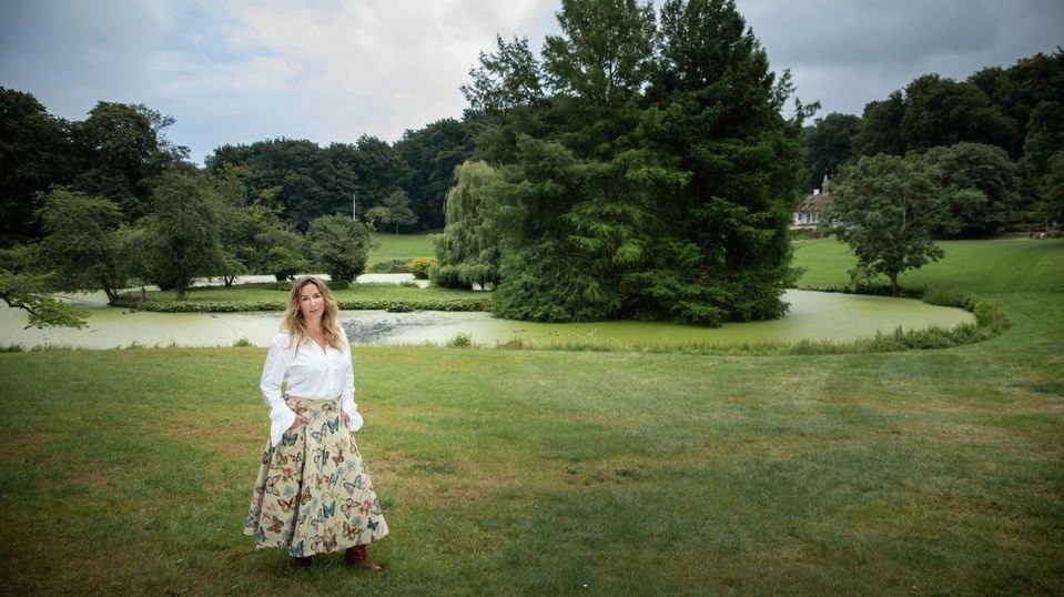 Pil Kløvedal Nørgaard er ny forvalter på Liselund, som ønsker at genskabe fortidens sanselighed og fællesskab i den romantiske have. 