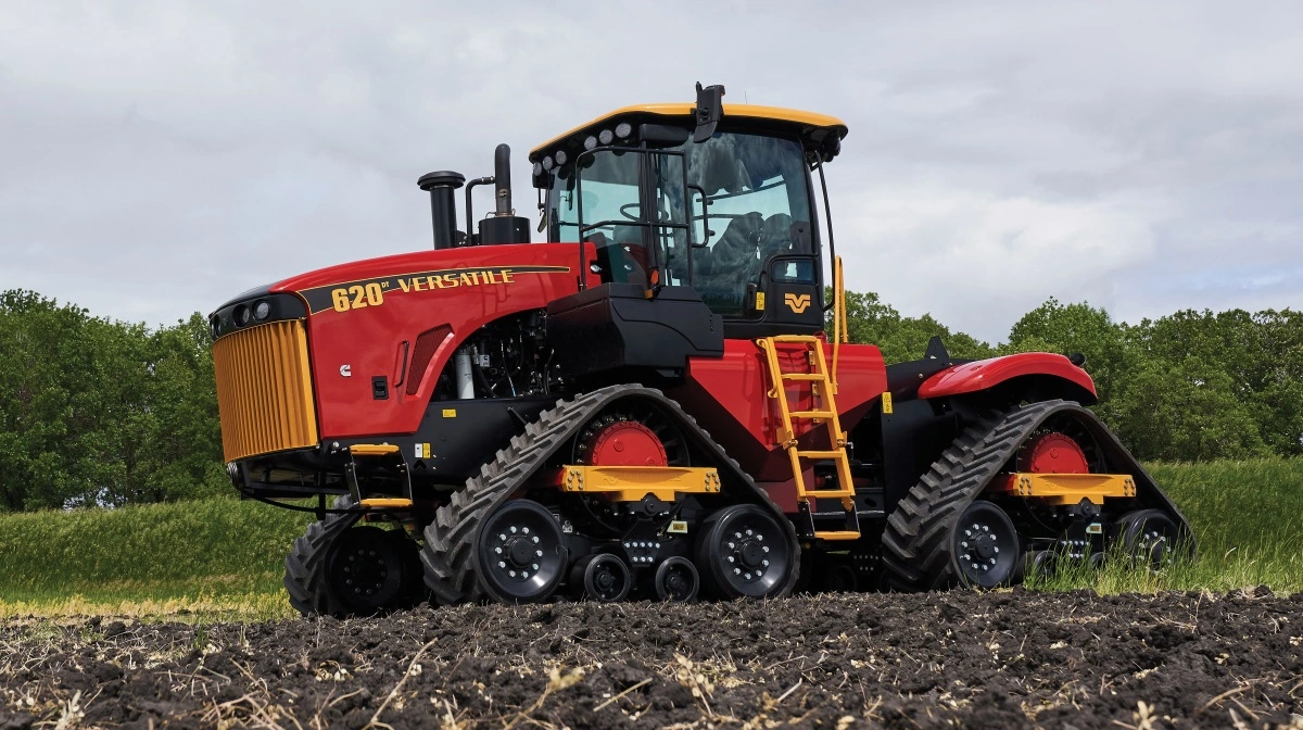 Versatile-traktorerne markerer sit indtog på det europæiske marked med en stand på Agritechnica. Her vil det canadiske mærke for første gang vise hele sit traktorprogram frem for et europæisk publikum fra den kompakte Nemesis-serie i 175–255 hk-klassen til kraftfulde 4WD- og DeltaTrack-modeller med op til 620 hk og bælteundervogn. Deltagelsen er første skridt i en målrettet strategi for at opbygge et forhandlernetværk og styrke tilstedeværelsen på det europæiske marked. Pressefoto