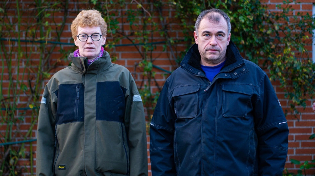 Kirsten og Lars Peter Simonsen døjer stadig med strømstøj på Hovmarksgård nær Dronninglund i Nordjylland. Foto: Daniel Barber
