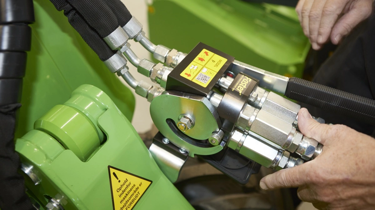 Blandt de effektive Avant-detaljer er Faster-koblingen til hydraulikslangerne. 