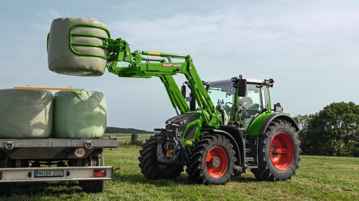 De fem demotraktorer er alle af typen Fendt 620 Vario Profi+ Setting2 og udrustet med frontlift/PTO og en af de nye Fendt Cargo 5.90 frontlæssere.