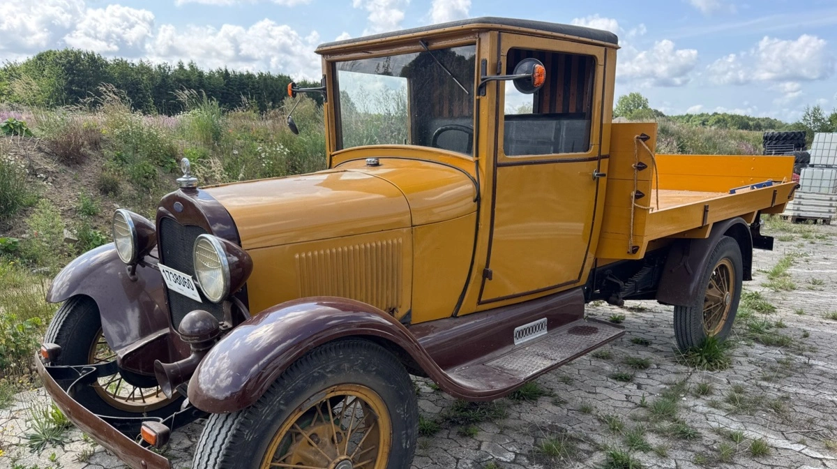 Veteranbilen fra DR-serien Fiskerne udbydes nu på auktion – velbevaret og klar til en ny ejer.