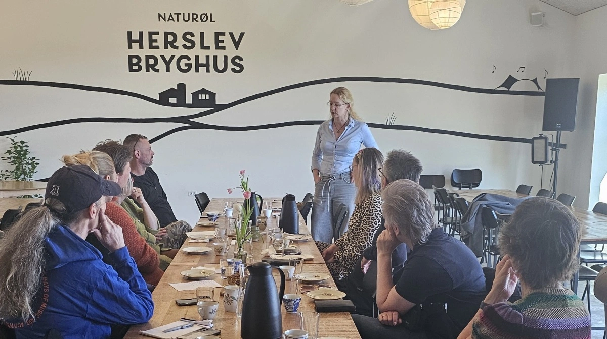 Kickoff møde hos Herlev Bryghus. Her er det direktør for Roskilde Dyrskue Camilla Dupont, som fortæller om projektet til producenterne. Fotos: Roskilde Dyrskue.