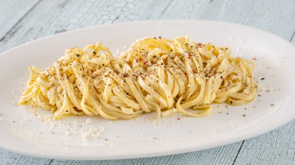 Cacio e pepe er en bestemt type pastaret, der ifølge den originale opskrift udelukkende består af en bestemt type pasta, en bestemt type ost samt rigeligt med peber. Ifølge italienske restauratører har et britisk medie begået en dødssynd ved at tilføje smør til retten. Foto: Colourbox