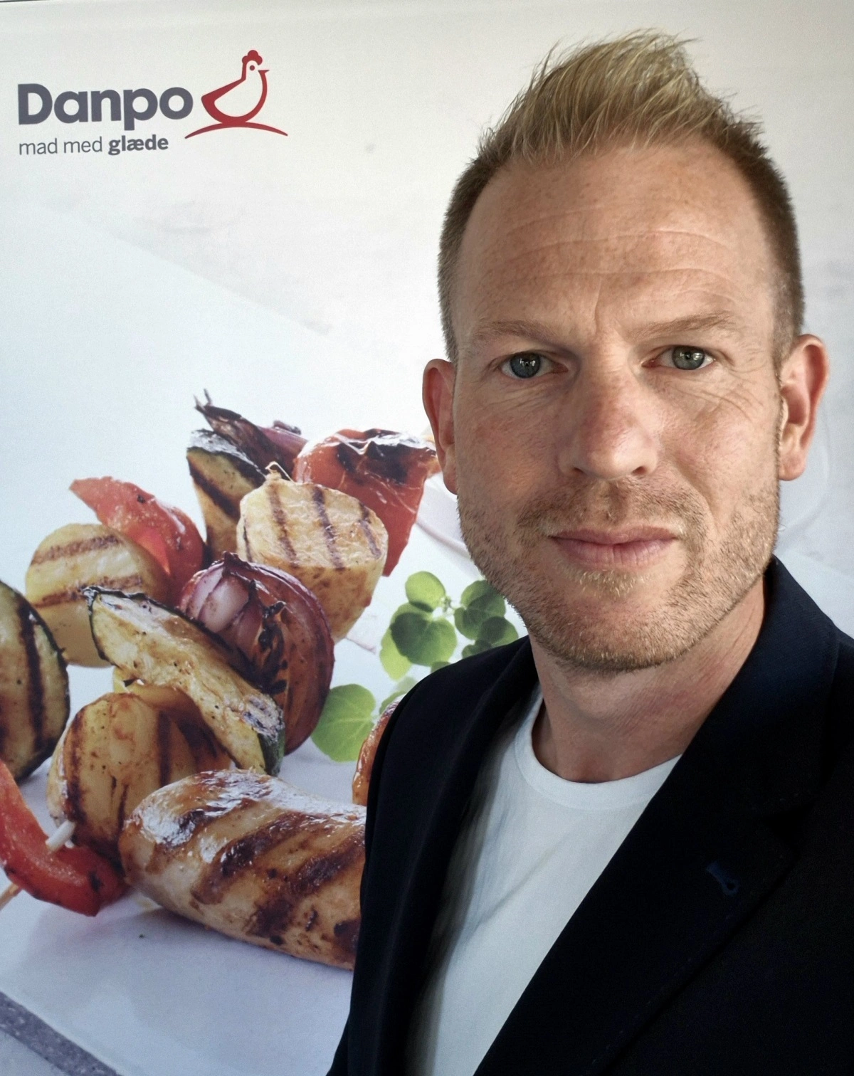 - Vi oplever en kæmpe nysgerrighed og mange henvendelser fra landmænd i forhold til omlæggelse fra anden bedriftsform til at producere kylling. De er snu nok derude på landet til at se, hvilken vej vinden blæser, lyder det fra Michael Ravn, kommunikationschef i Danpo. Foto: Danpo