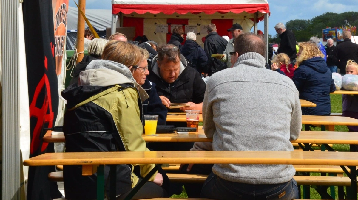 Regeringen har fremlagt et udspil med 30 initiativer, der skal gøre det lettere at være frivillig i landets foreninger. Foto: Colourbox
