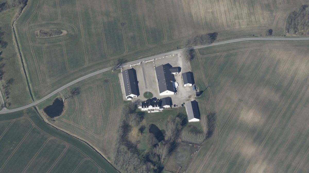 Peter Koed-Jørgensens ejendom Gyldenhave ligger ved Christiansfeld i Sønderjylland. Foto: Skraafoto/Dataforsyningen