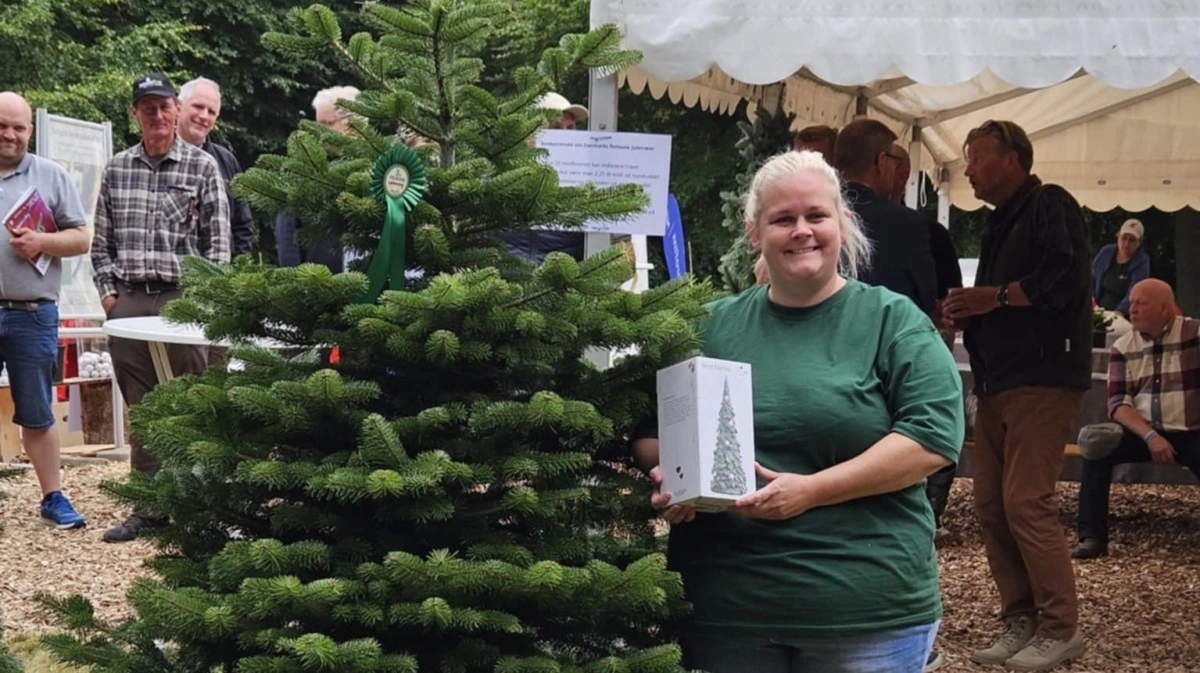 Danmarks 3. smukkeste juletræ kommer fra Camilla Bøhne, Granskovgaard ved Haundal.

