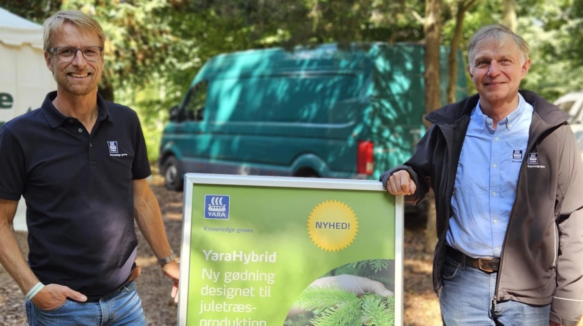 Chefagronom Jesper Juul Ulnitz, Yara (tv) sammen med sin kollega Steen Aarup ved årets Langesømesse på Fyn. Foto: Henriette Lemvig