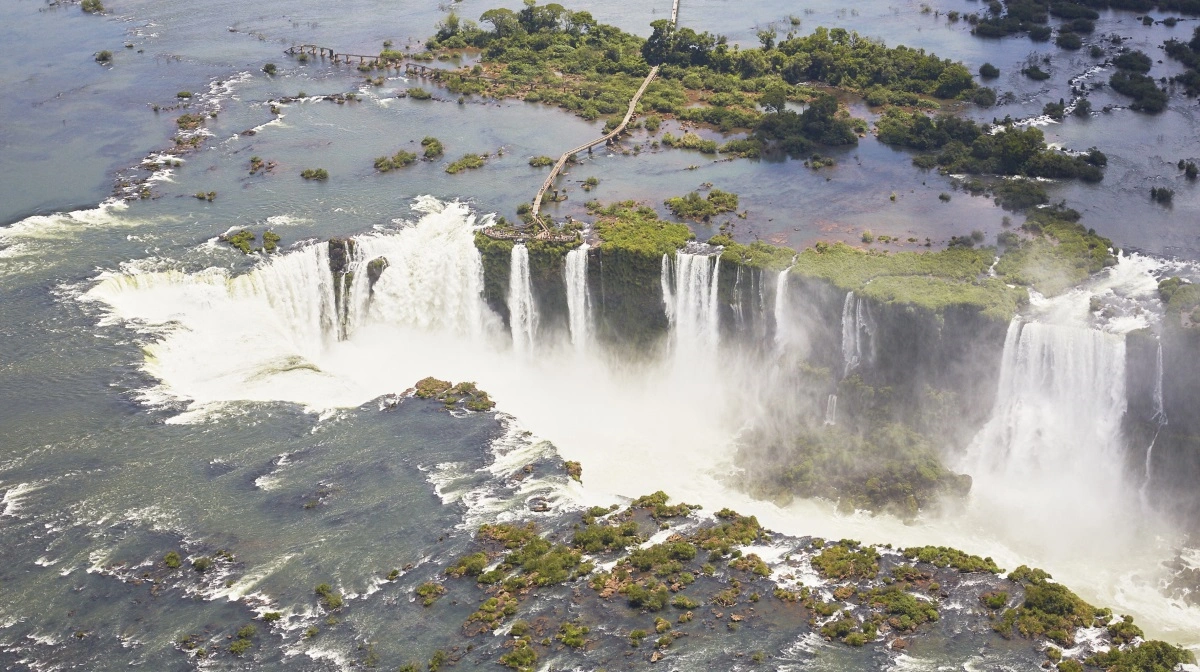 Vandfaldene ved Iguazu er nok noget af det mest storslåede, man overhovedet kan opleve på vores klode.