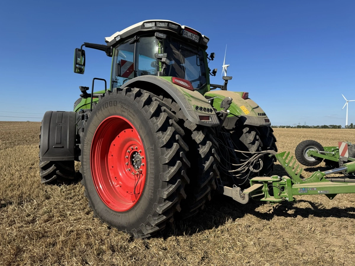 Produktspecialisterne fra Fendt anbefaler hjulmonteringen her, som mest optimalt kan overføre de mange hestekræfter til jorden. Det er muligt at montere 1.500 kg hjulvægt midt i tvillingmonteringen på hver side. 