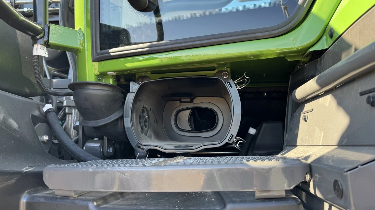 På linje med motorluftfilteret kan man nu på Fendt 1000 Vario også vælge et selvrensende kabineluftfilter.