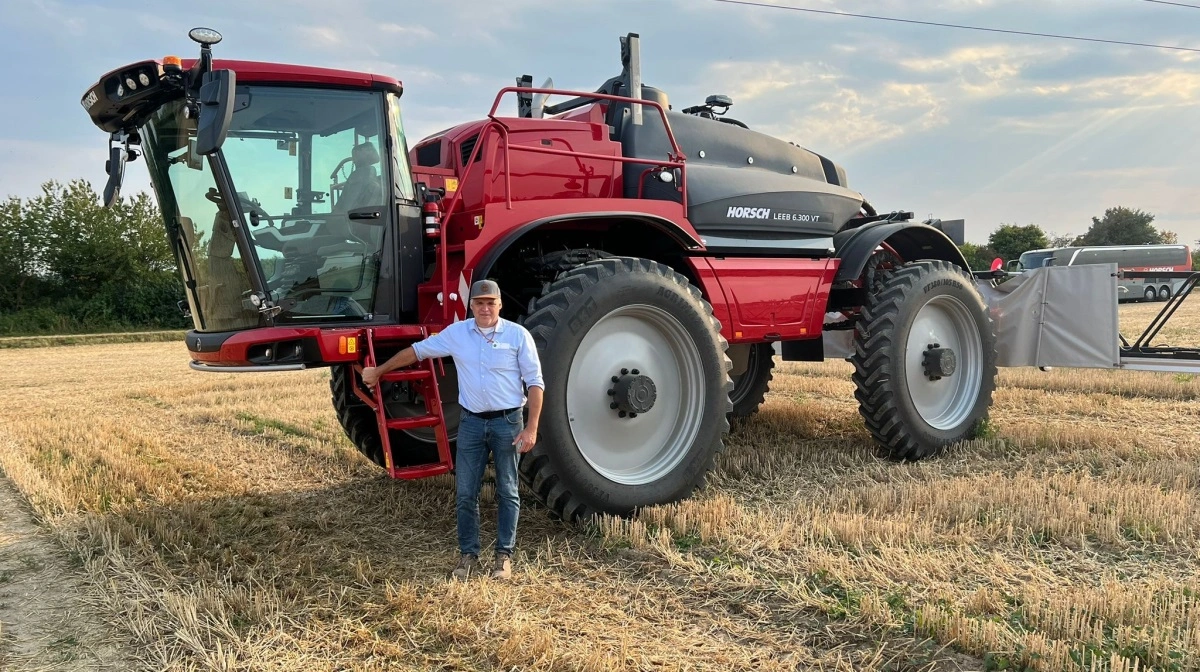 Henrik Kobæk, produktspecialist hos WekoAgro Machinery, oplever en stigende efterspørgsel på teknologi til spotsprøjtning. Fotos: WekoAgro Machinery