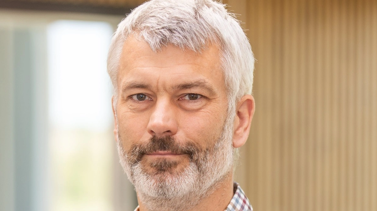 Rasmus Hjortshøj, produktchef hos KWS glæder sig over, at især sorter med pollenplus genetikken i KWS's rug udmærker sig i ny undersøgelse af 20 rugsorters modtagelighed for meldrøjer. Foto: KWS