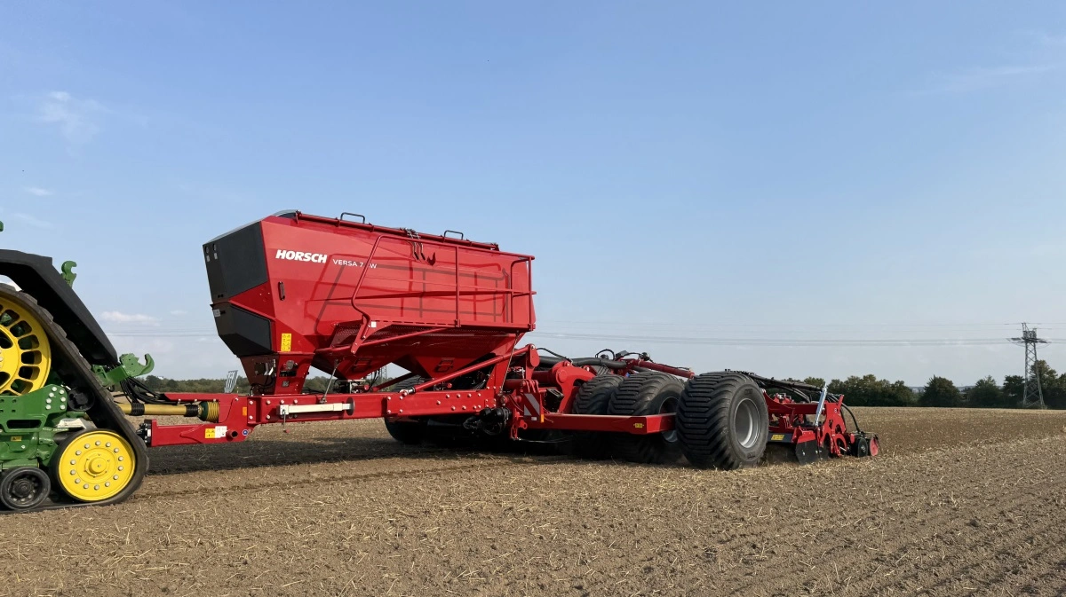 Med en arbejdsbredde på 7,2 meter og en samlet tankkapacitet på 6.300 liter er der virkelig kapacitet i den nye Horsch Versa 7 SW. Fotos: Kasper Stougård 