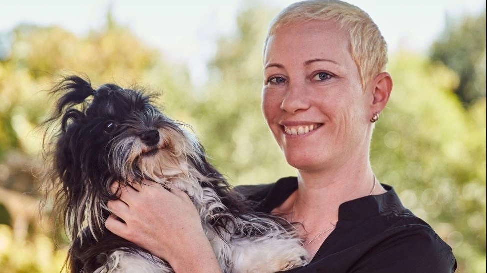 Karen Tjørnelund er kendt for sin faglighed og omsorgsfulde tilgang, og kan hos Land & Fritid bookes til blandt andet rejsepas, vaccinationer og sundhedstjek til hund eller kat.
