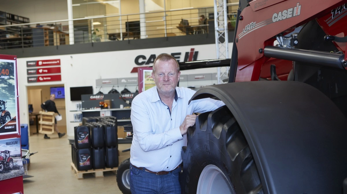 - Vi var rigtig glade for at kunne flytte her til disse super rammer i Horsens, og i tilgift få Case IH-forhandlingen, lyder det fra indehaver Jeppe Rasmussen.