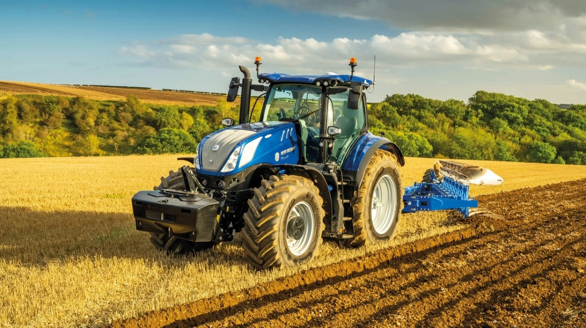 Trods markant tilbagegang i det samlede traktorsalg i 2025 er New Holland fortsat markedsleder. På billedet er det en New Holland T7.340 HD md PLM Intelligence. Arkivfoto