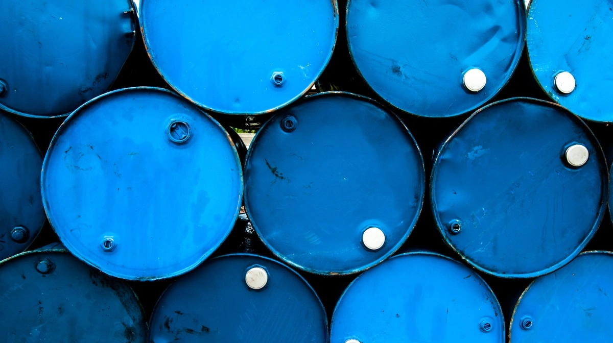 Brent-olien er ikke faldet så meget i pris, som mange havde håbet. Jyske Bank forventer dog stadig, at olieprisen falder til cirka 55 amerikanske dollar pr. tønde i andet kvartal 2026. Foto: Colourbox