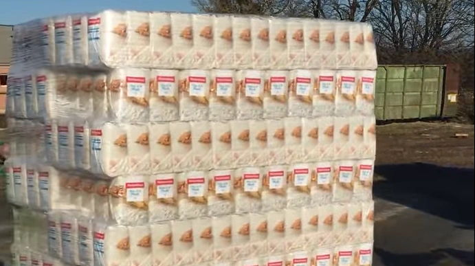 800 tons gratis mel lyder godt til grisefoder. Men så ankommer det i 1 kg plastposer!