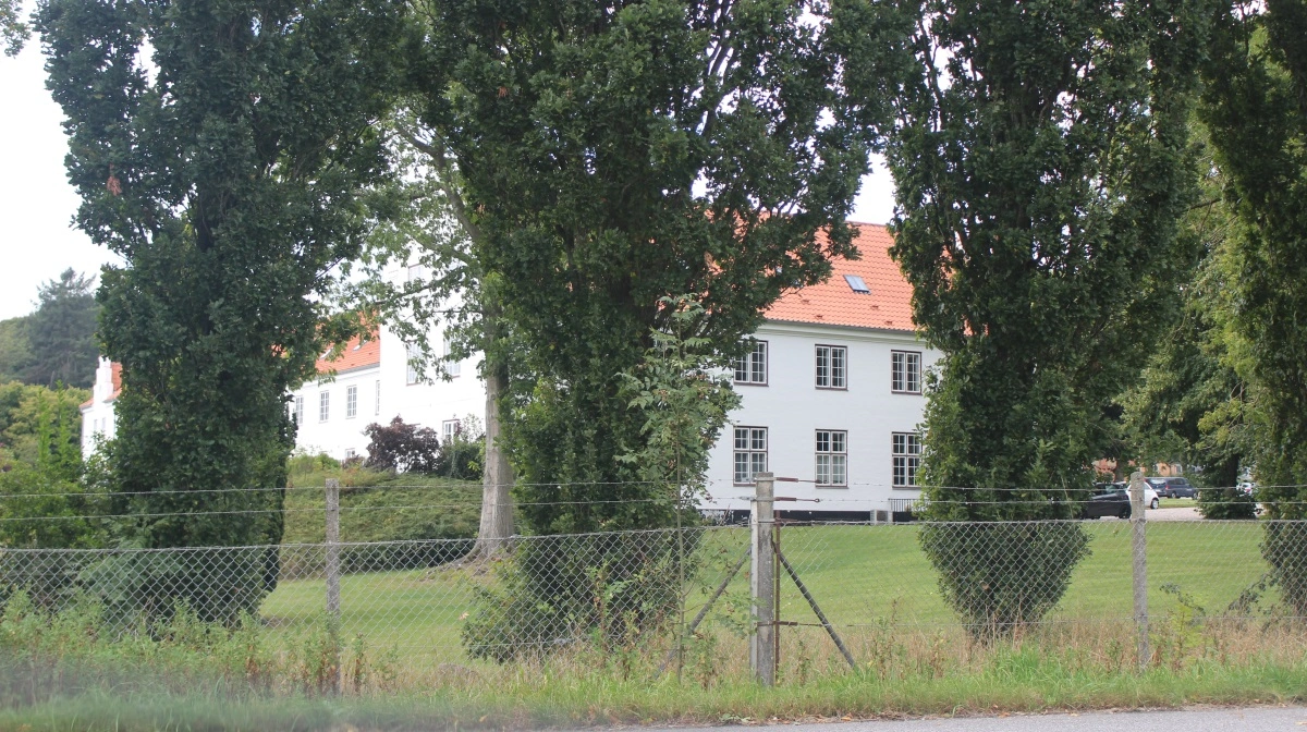 Ved rute 180, halvvejs mellem Aabenraa og grænsen, ligger Herregården Søgård med sø, skov og mose. Fotos Anne Wolfenberg