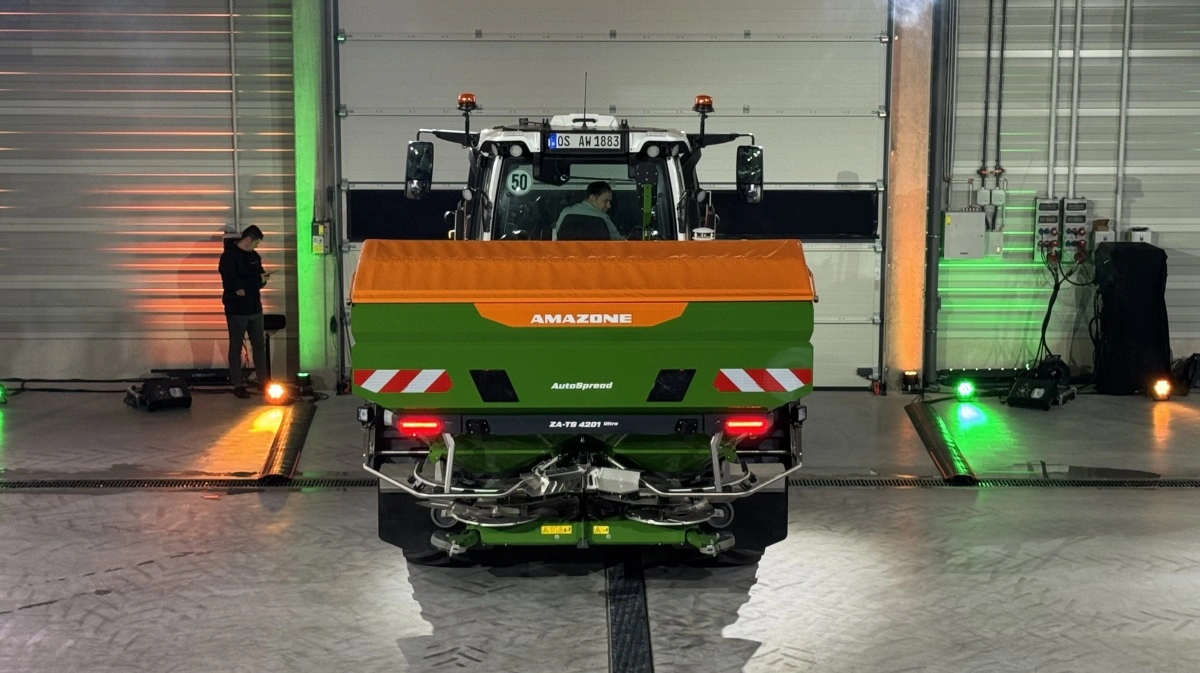 Den nye Amazone ZA-TS 01-gødningsspreder, som fås i en 4.200-liters og en 5.000-liters version, blev tirsdag præsenteret for pressen i Tyskland. Fotos: Kasper Stougård 
