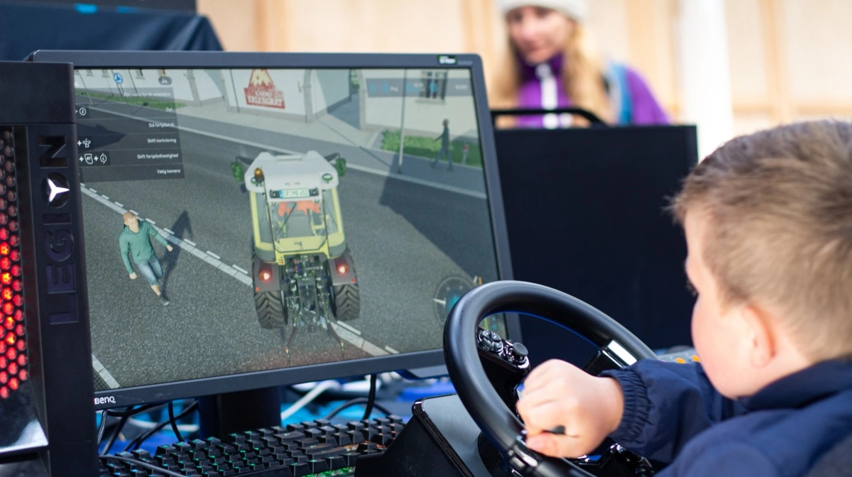 TIl Green Innovation Week kan deltagere udfordre landbrugselever i virtuel traktorkørsel. Billedet her er fra Roskilde Dyrskue DM i Farming Simulator 2022. Arkivfoto: Victor Juul Grønbæk