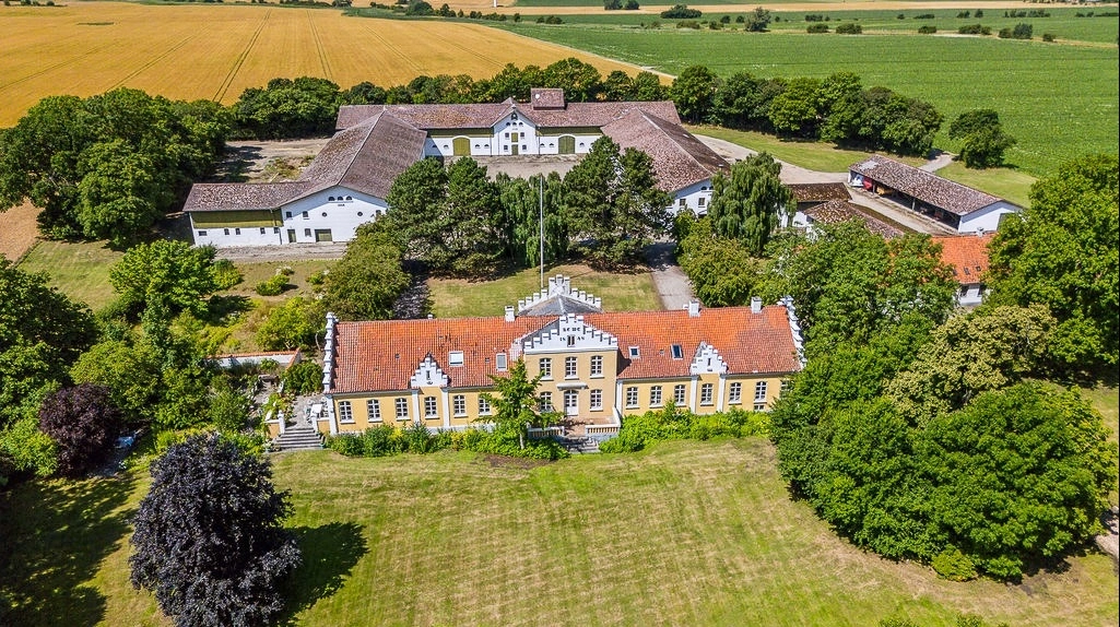 Der er stor herlighedsværdi på Nakskov Ladegaard. Nu er herregården blevet sat til salg for 96,8 millioner kroner. Fotos fra salgsopstillingen: Nybolig Landbrug Berg Risager