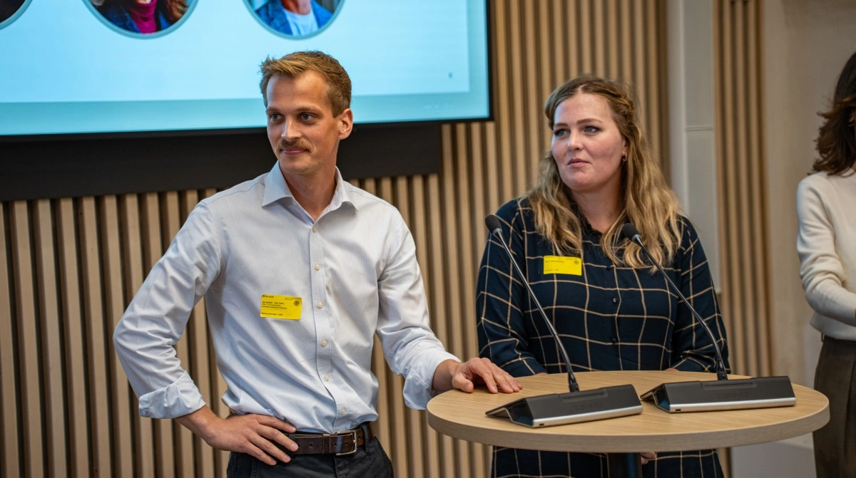 Formand for LandboUngdom Christian Orthmann Andersen (tv.) og driftsleder Annie Haven (th.) deltog på Grøn Topart-konferencen, hvor de gav de unges bud på, hvordan landbruget kan løfte de store opgaver i Grøn Trepart.