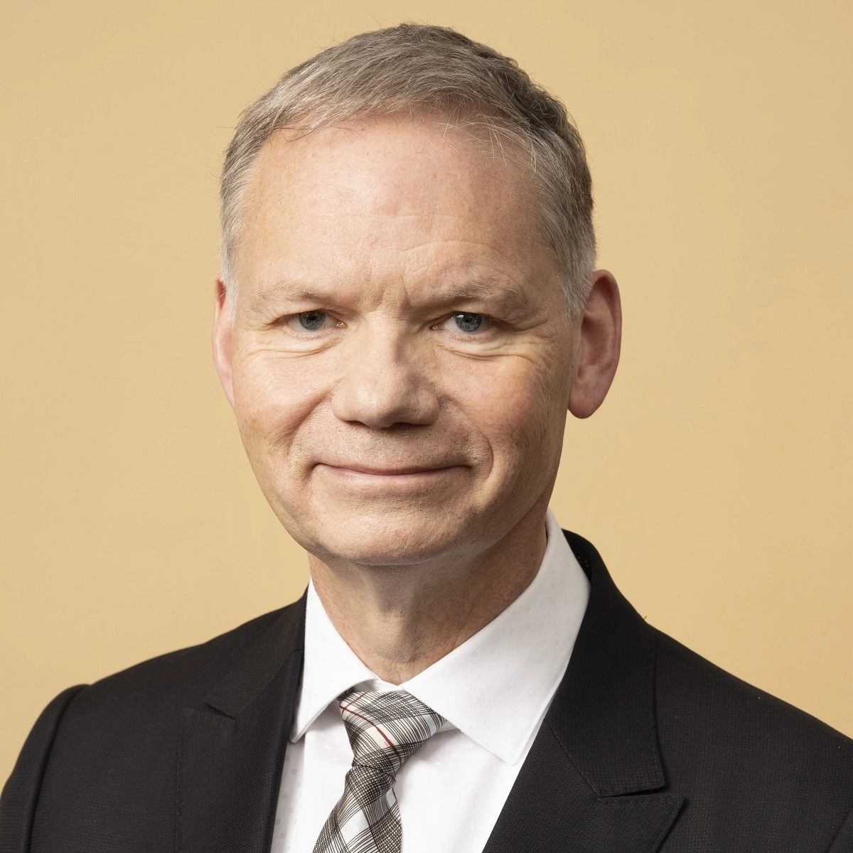 Jens Christian Thulesen Dahl (DD) er ikke tilfreds med et svar, han har fået fra fødevareministeren omkring muligheden for, at tomrumsfarme kan kræve ekspropriation af staten. Foto: Folketinget / Marie Hald.