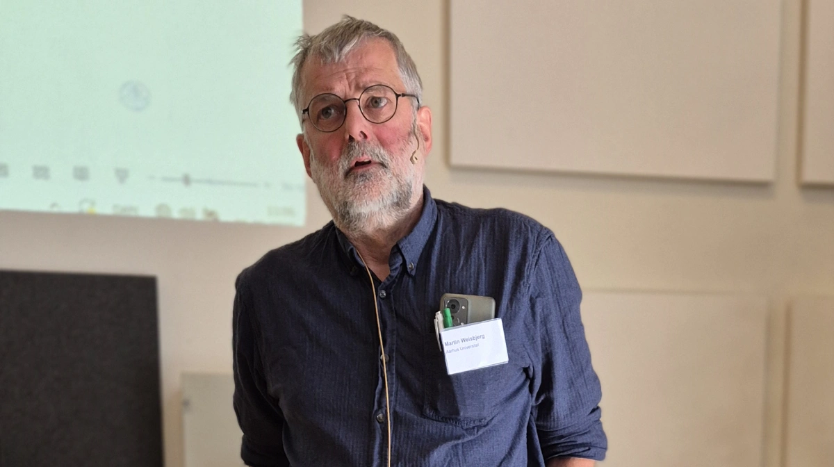 - Det vi generelt har set på de forsøg, vi har kørt igennem på Foulum, er, at vi får en konsekvent reduktion i metanproduktionen, når vi giver Bovaer. Hvad vi også har set, ret konsekvent i vores forsøg, det er en nedgang i tørstofoptagelse hos køerne, forklarede professor Martin Weisbjerg fra Aarhus Universitet.