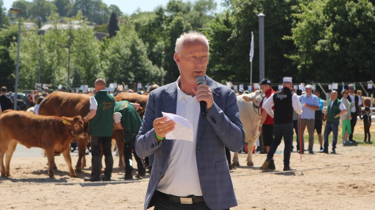 Formand for Lokal Trepart Limfjorden, Henrik Dalgaard Christensen, håber på konkret hjælp fra ministeren for grøn trepart for at undgå, at planen for fjorden falder fra hinanden. - Vi skal have noget, vi kan få stemt igennem, siger formanden, der her ses holde tale ved Hobro Dyrskue i 2022. Arkivfoto

