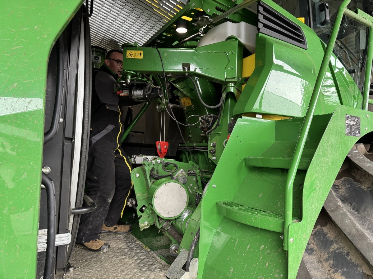 Der er også arbejdet med servicesiden, herunder håndteringen af corn-crackeren, så det er enkelt for én mand at tage crackeren ind og ud samt udføre øvrigt vedligehold på maskinen.