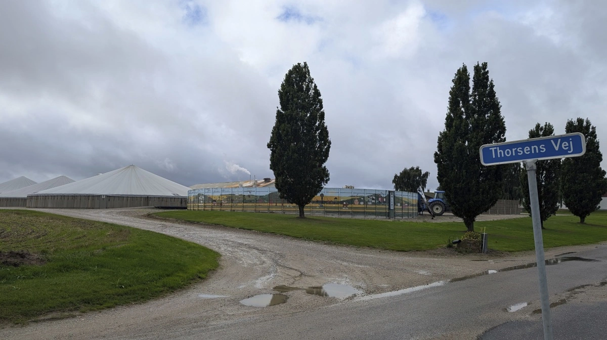 Foruden maskinforretningerne driver Thorsen-familievirksomheden både maskinstation, landbrug og her både svineproduktion og biogasanlæg.