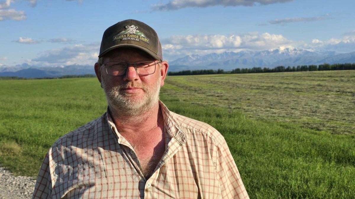 Scott Plagerman er Alaskas eneste størrre mælkeproducent med hans besætning af Holsteinkøer fordelt over flere gårde midt inde i Alaska,