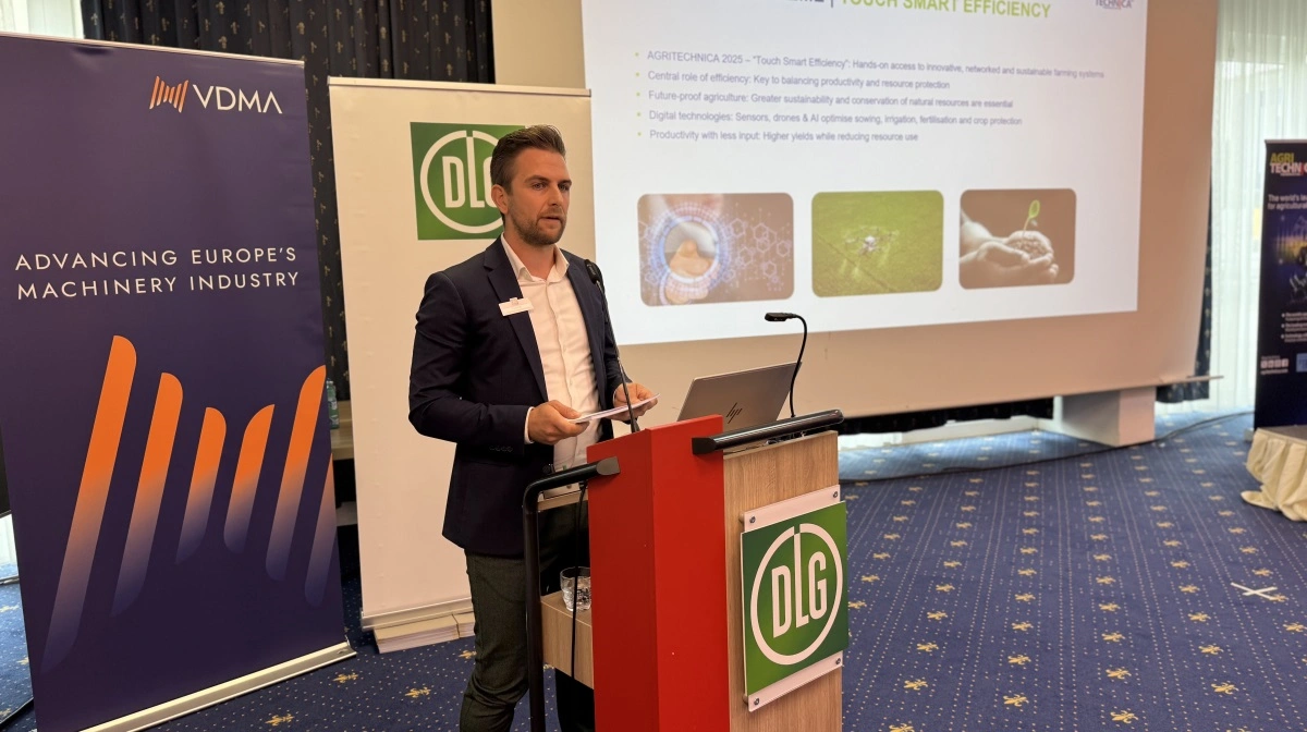 - Agritechnica er ikke kun et udstillingsvindue, men også en international vidensplatform, hvor hele branchen mødes, pointerer projektleder Timo Zipf fra DLG. Foto: Per Jørgensen