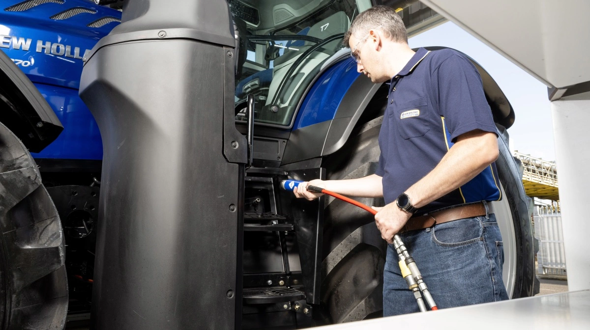 Opfyldningen tager omtrent samme tid som på de diesel-drevne modeller. 
